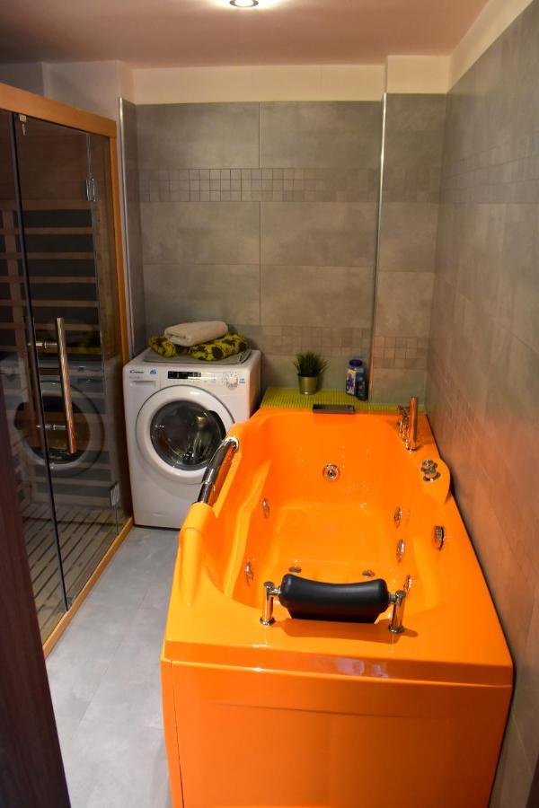 New Central Rooftop With Private Wellness, Sauna & Whirlpool Bath Prága Kültér fotó