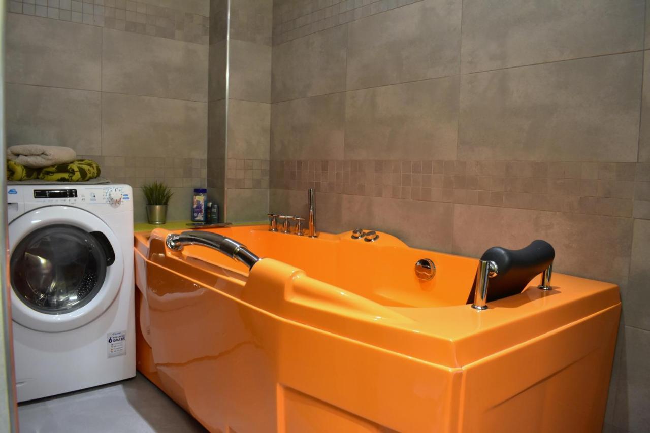 New Central Rooftop With Private Wellness, Sauna & Whirlpool Bath Prága Kültér fotó